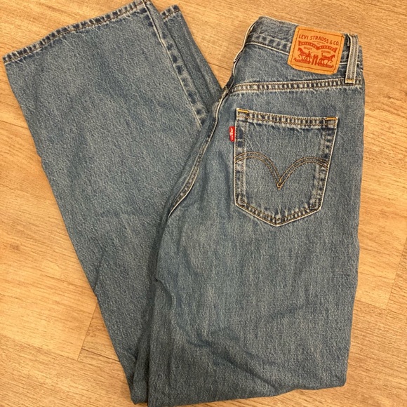 Levi’s High Waisted Relaxed Leg Jeans - Picture 3 of 3